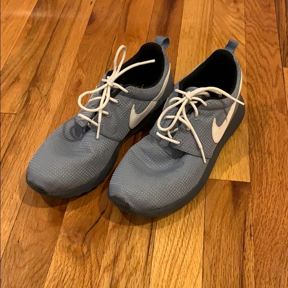 Nike Sneakers - Picture 2 of 6